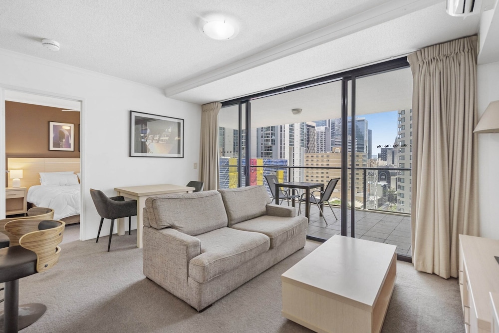 Stylish Brisbane Stay With Pool and Gym Access