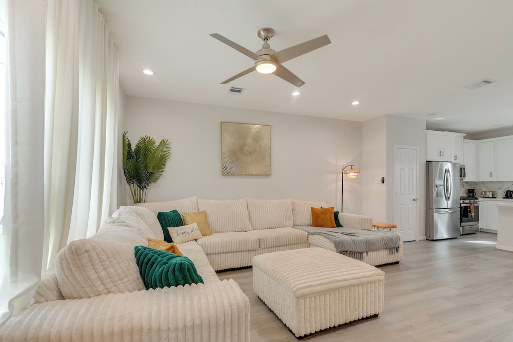 10 Mi to Downtown Houston: Family Home w/ Yard