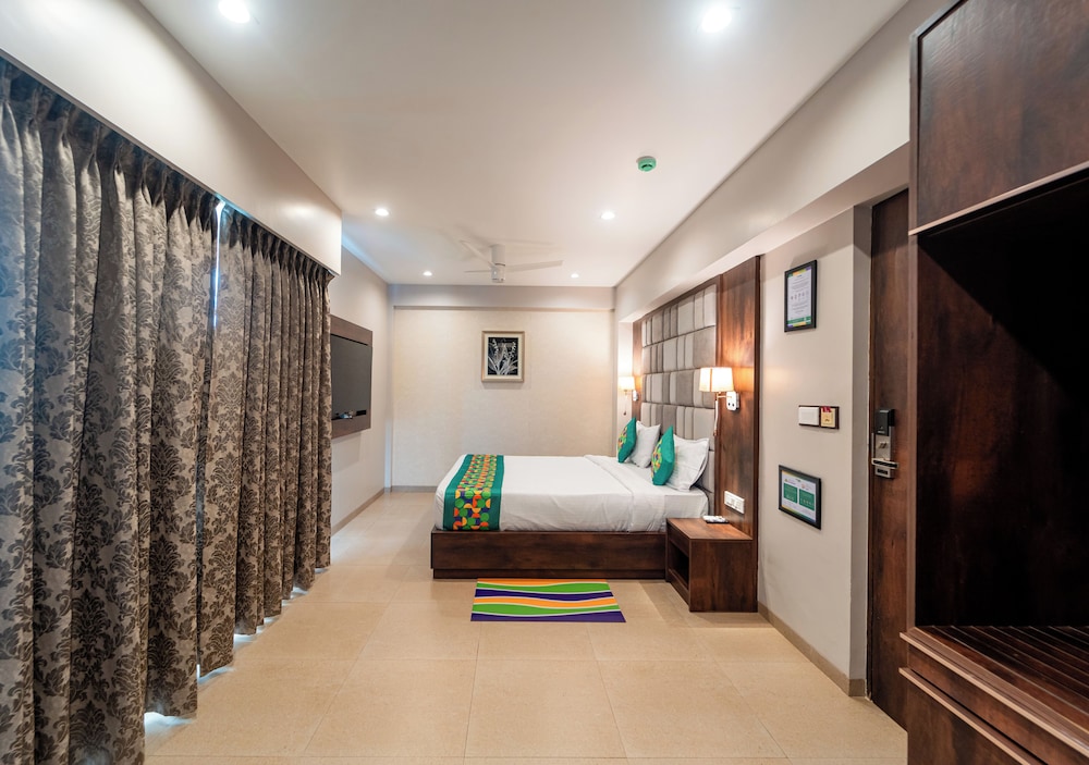 Treebo Premium Nova Candolim with Pool and spa