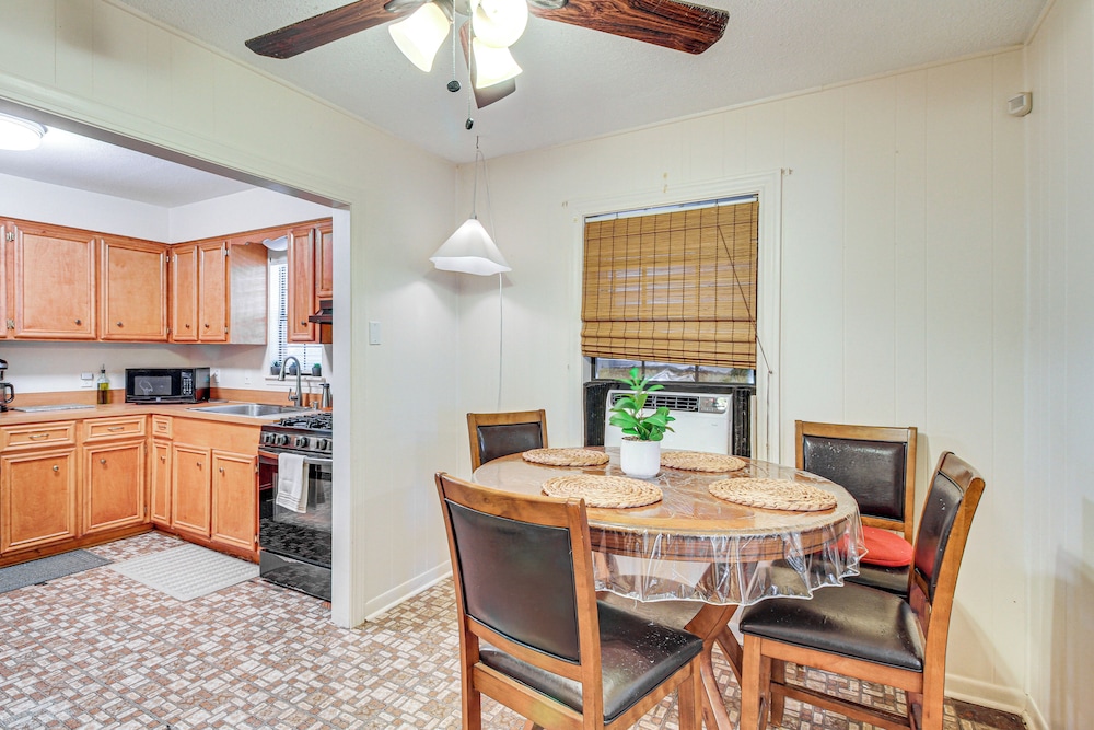 4 Mi to Mcgee Beach: Corpus Christi Home w/ Patio