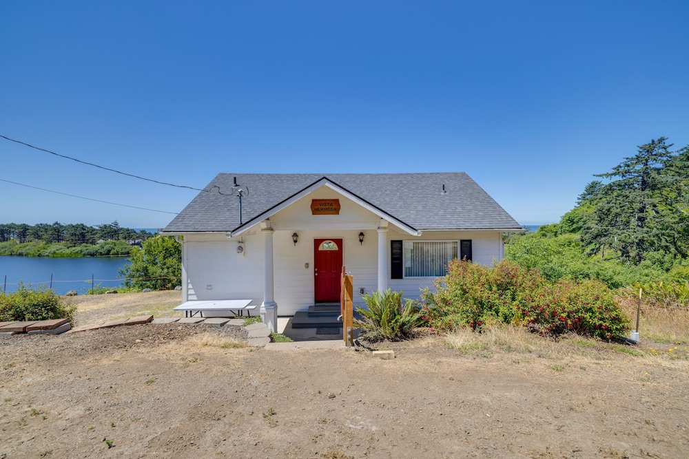 Peaceful Cloverdale Home - Walk to Winema Beach view 5