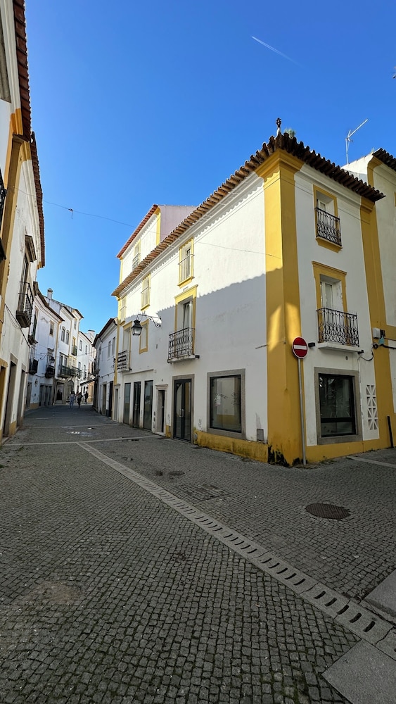 Largo Inn Suites Evora
