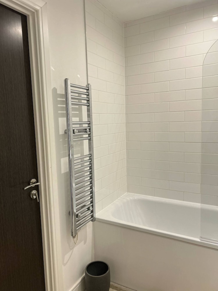 The Dyche - Central Manchester Spacious Apartment - Local Attractions