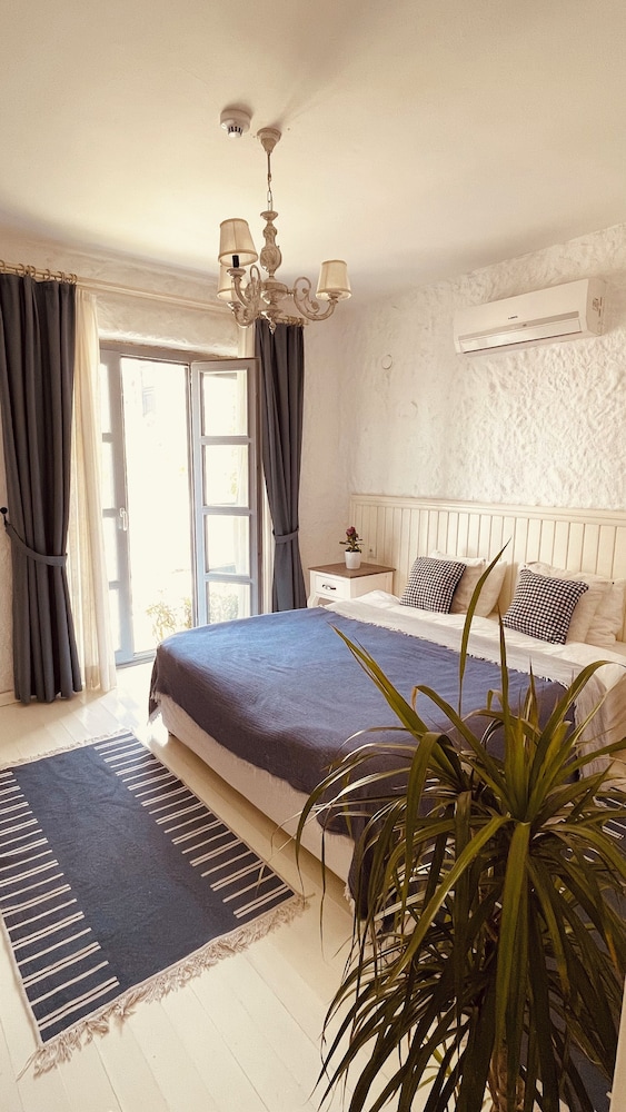 Mina Otel by Adda Alaçatı