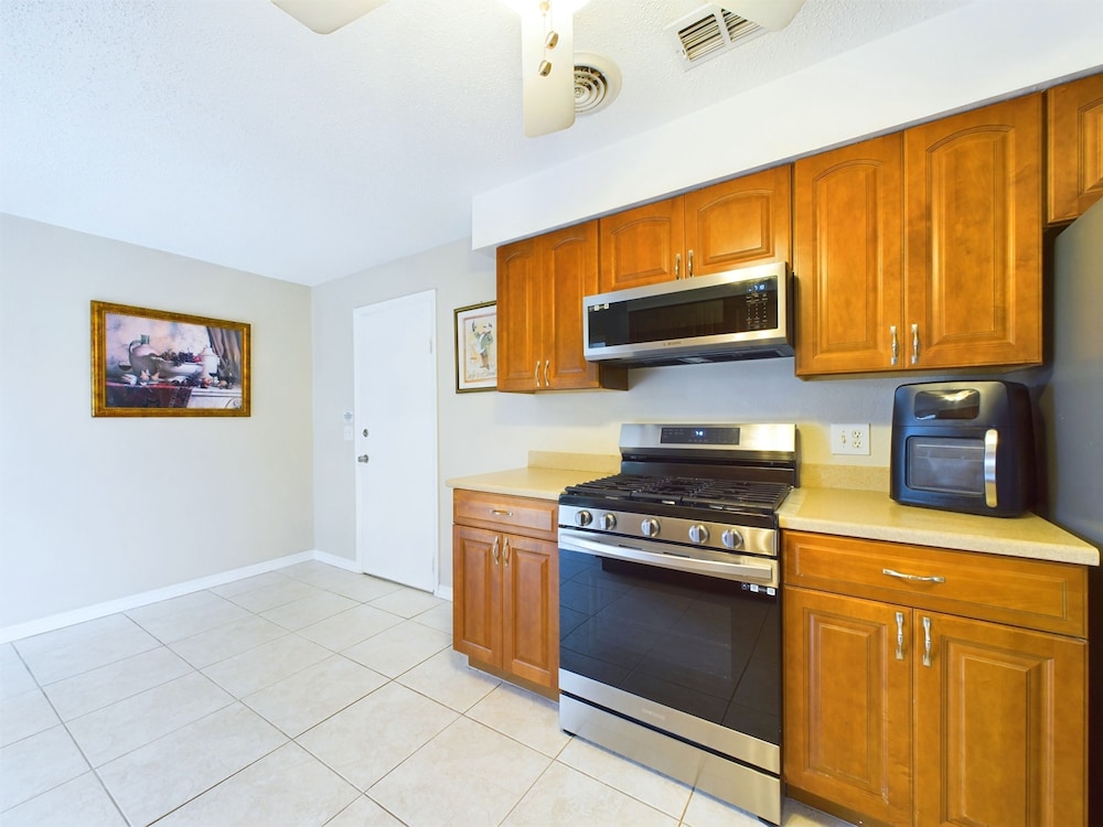 Cozy 4 Bedroom Home on Merritt Island