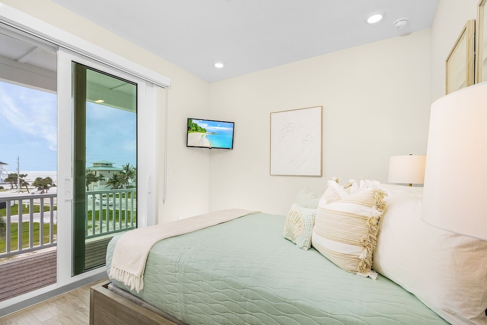 110 Sea Le Vie: 5br/4.5ba Brand New Build W/ Pool! 5 Bedroom Home