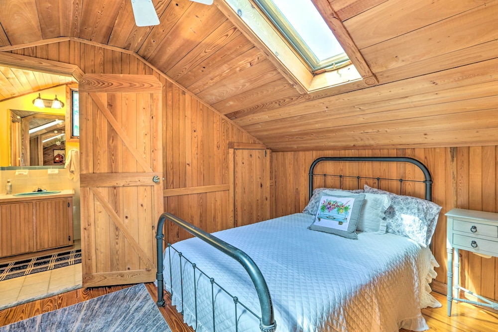 Thomasville Vacations - Peaceful Cairo Farmhouse w/ Barn  Fire Pit - Property Image 2