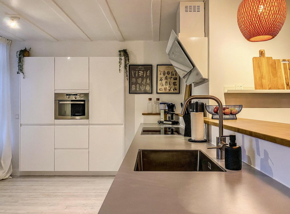 Charming Retreat in the Heart of Oud-beijerland view 2
