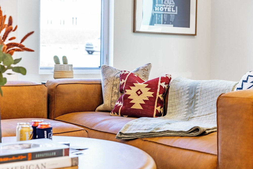 Sleeps 24, 2 Units Mins to Downtown Outrider by Avantstay