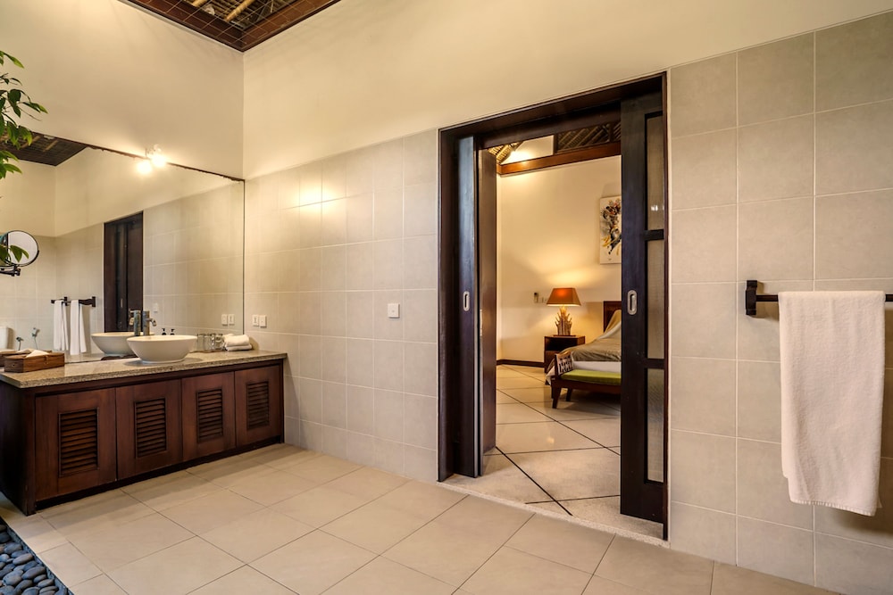 Villa Gading by Alfred in Bali - Stunning 4BD Villa in the Heart of Seminyak Beach
