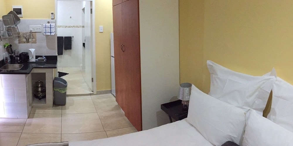 Hlulala Guesthouse