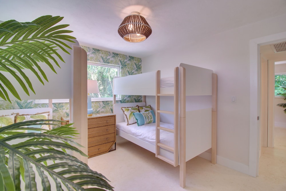 Steps to Gulf: Sleek Top-floor Apt in Tavernier!