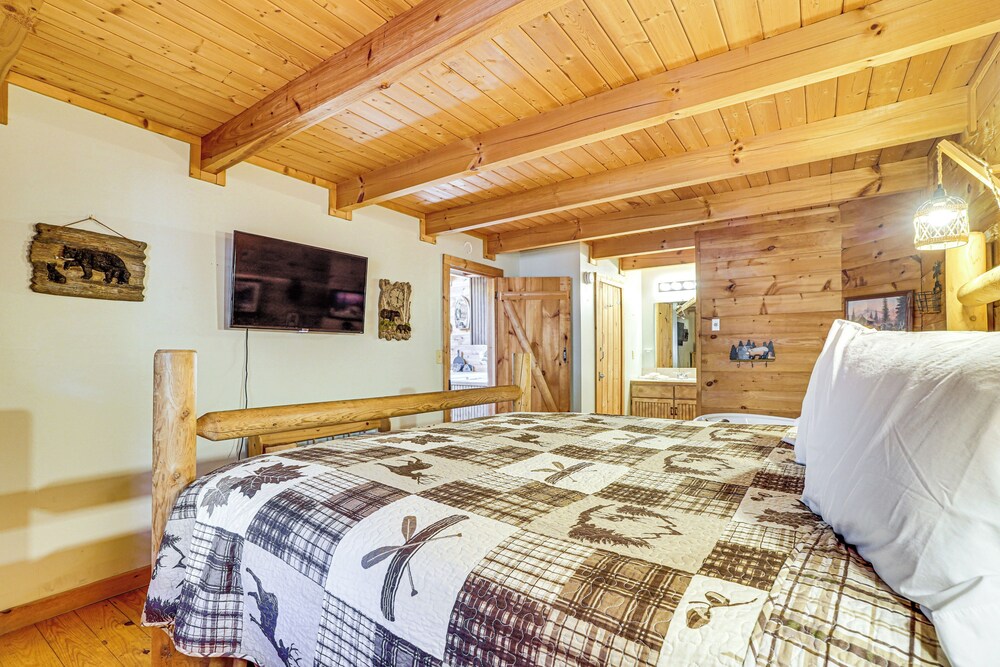 Sevierville Angler's Cabin w/ Pond Access!