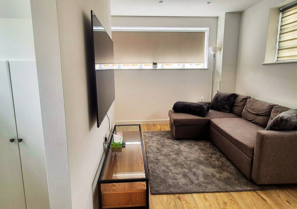 Cosy & Luxury 2BR Flat in Calverton