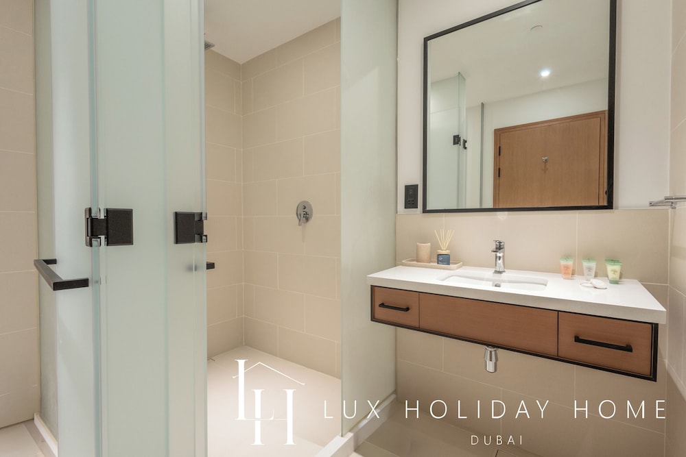 LUX The Vida Marina Residence