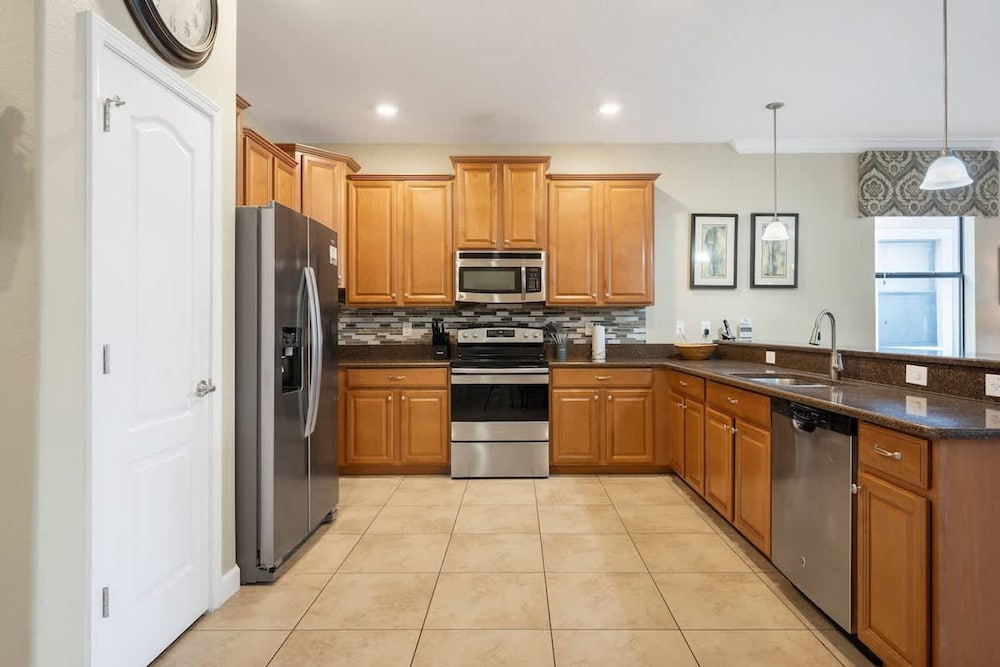 Cozy Comfortable 9BR Retreat in Champions Gate