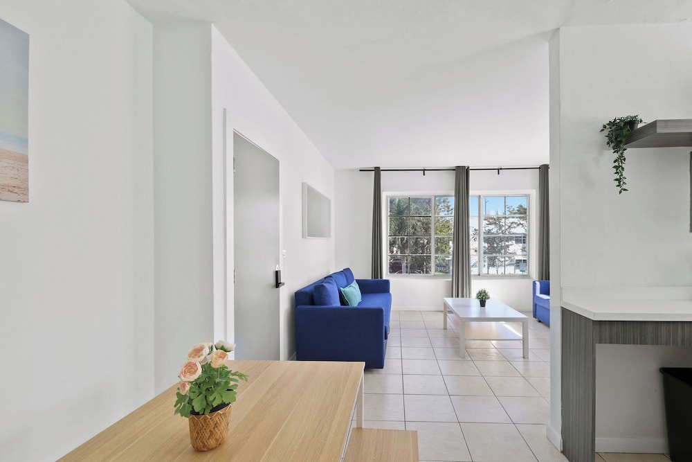 Harding Avenue Apartments by Andes STR