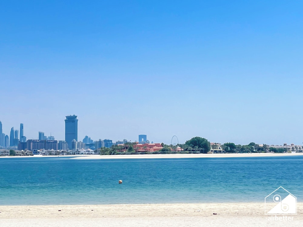 Luxury Beachfront 1BR on Palm Jumeirah & Balcony
