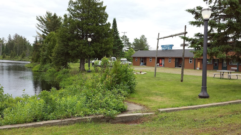 Bear Paw Inn