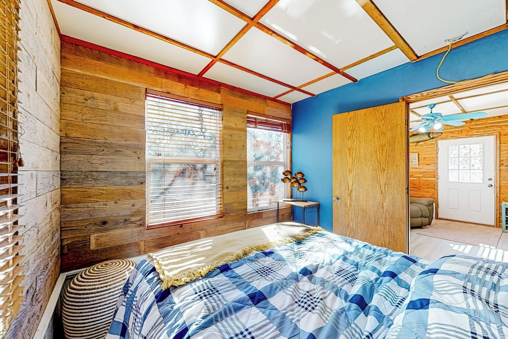 Relax at 'the Cove' Waterfront Getaway