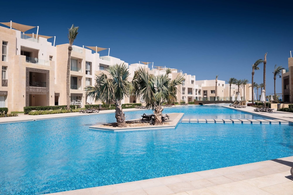 Xuru Stays I Exotic 1bdr w/ Outdoor Terrace Pool & Beach Access