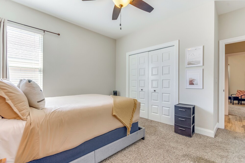 2 Mi to Beach: Bright Navarre Home w/ Fire Pit!