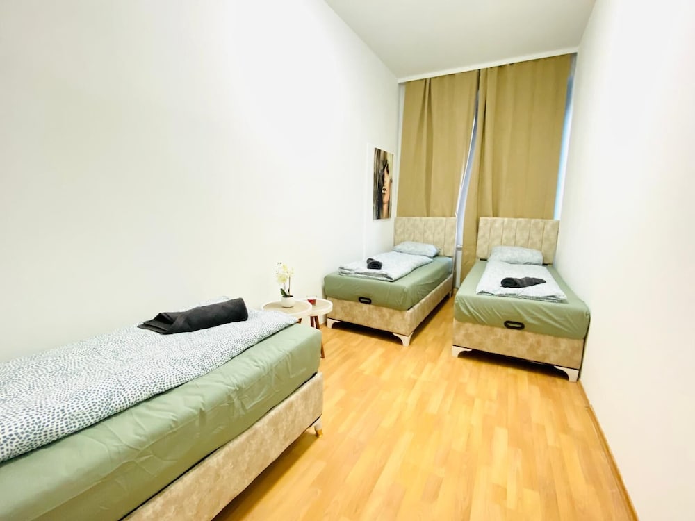 5 Bedroom Apartment near Schonbrunn