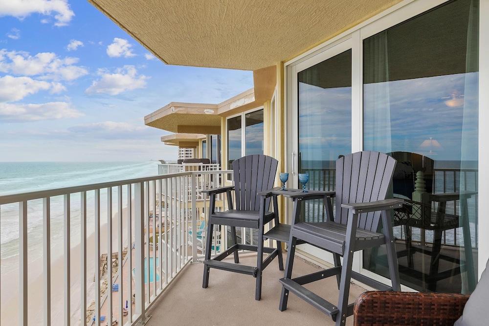 The Shores Club 1105
