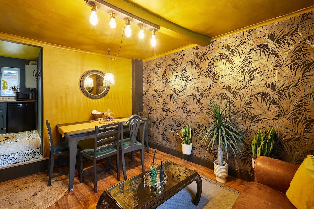 Host Stay The Little Townhouse
