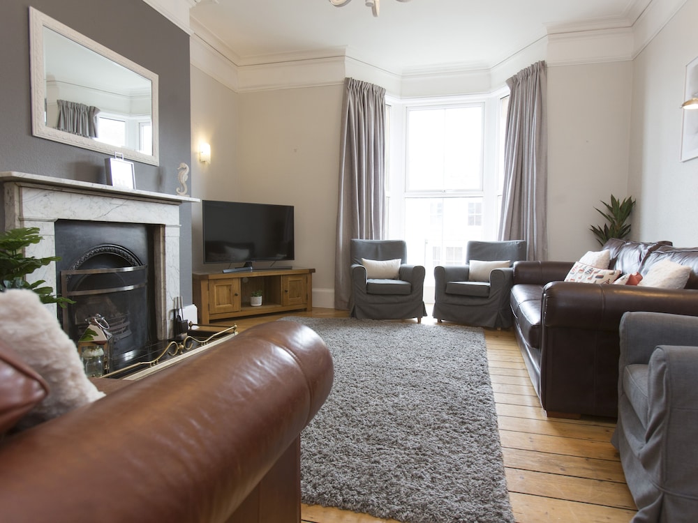 6 Abbey Terrace