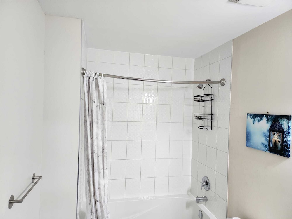 Kitchener Vacations - Beautiful Three Bedroom House - Property Image 6