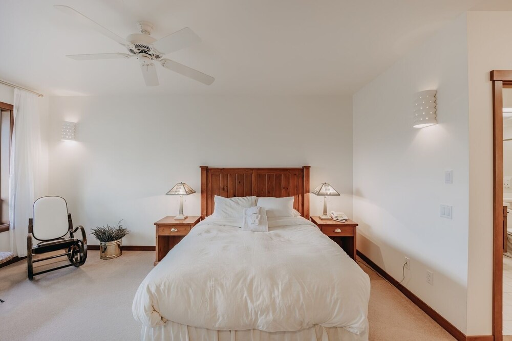 15mbh - Amazing Mountain Views - Hot Tub - Pets Ok 3 Bedroom Home by RedAwning view 4