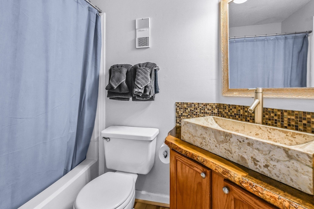 Heavenly View 2 Bedroom Condo