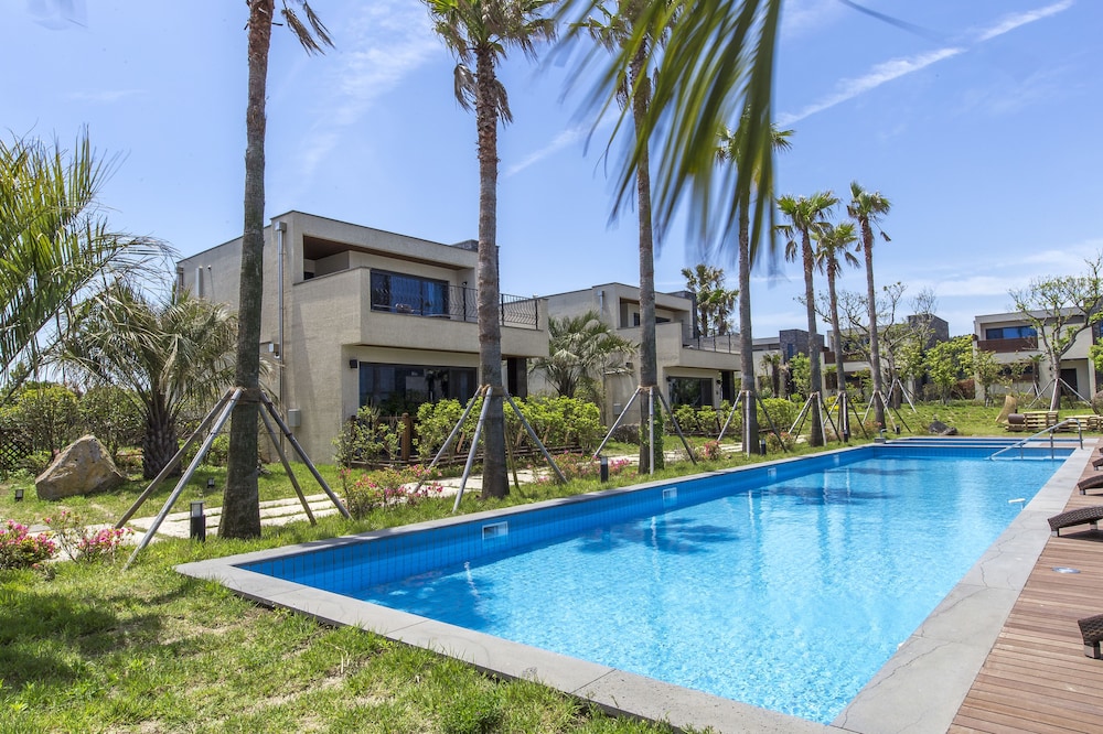 Leeum Island Spa & Pool Villa
