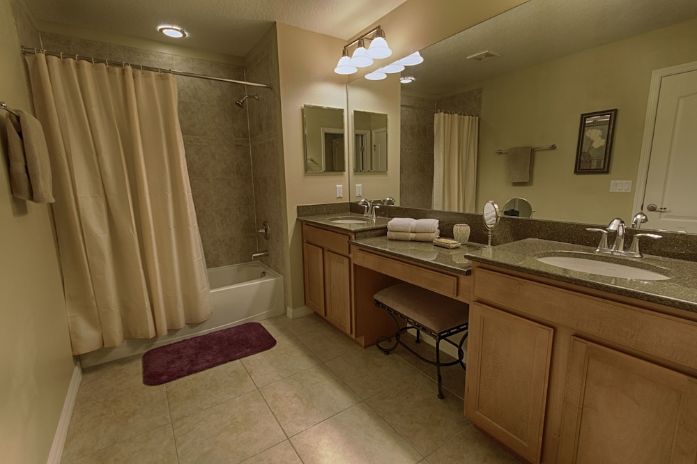 7BR Pool Home Emerald Island by SHV-8409