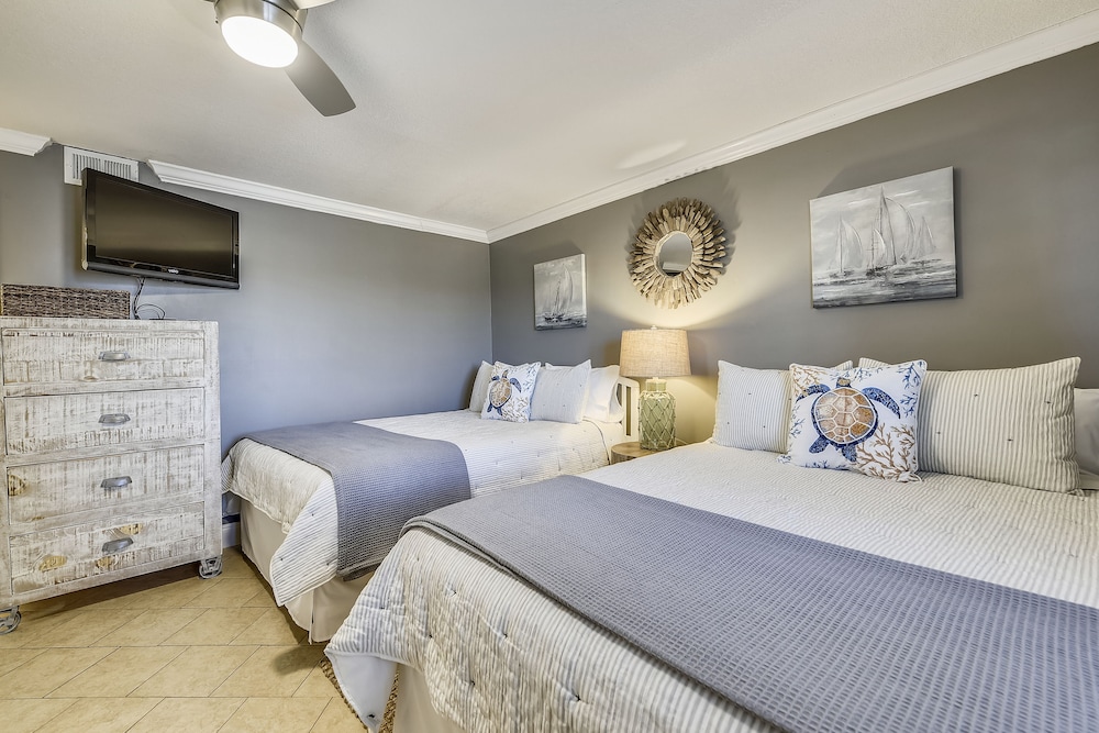 Pinnacle Port by Book That Condo view 3