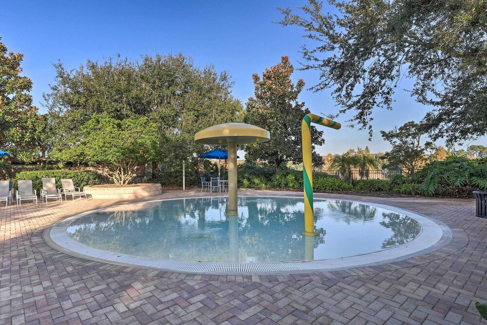 Vibrant Condo w/ Pool Access: 11 Mi to Disney