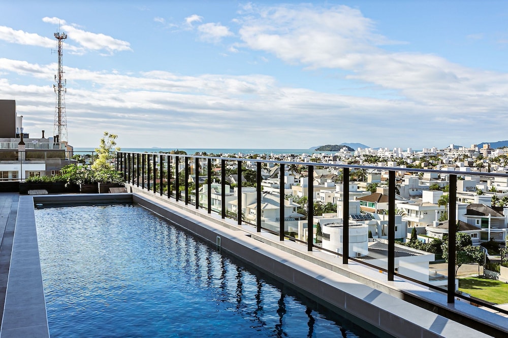 Apartment With/pool in Jurere Internacional Epc204