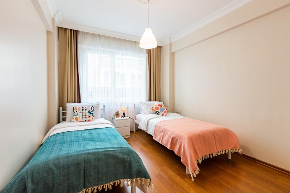 Colorful Flat Near Popular Attractions in Sisli