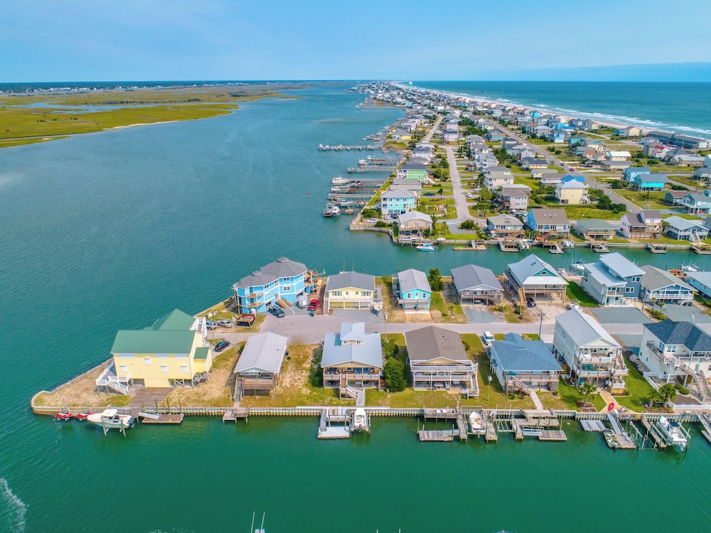 Bear's Den by Topsail Realty
