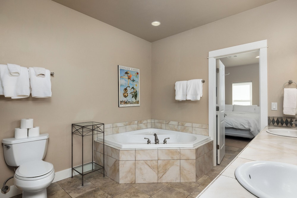 6BR 5 King Beds EV 10min Downtown