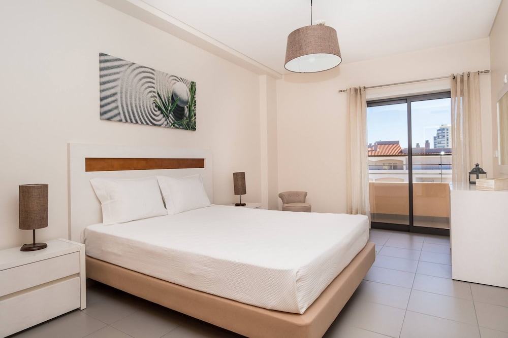05 in Portim o With 1 Bedrooms and 1 Bathrooms