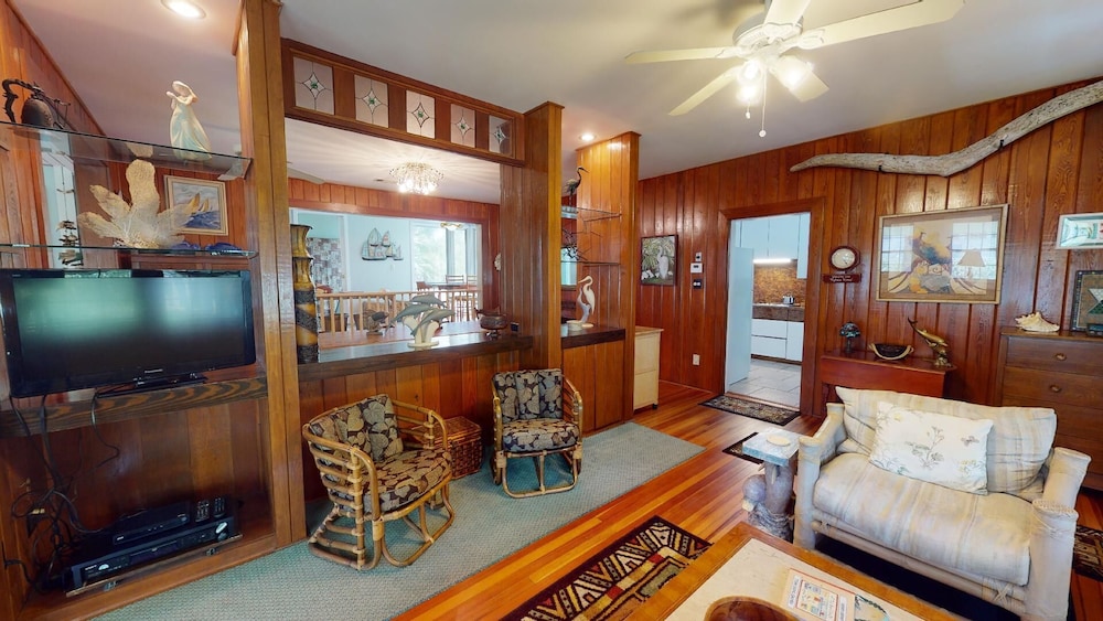1111 2nd Avenue by Tybee Vacation Rentals