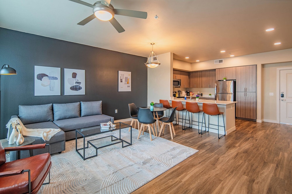 ROVE LIVING/KL - V on Broadway
