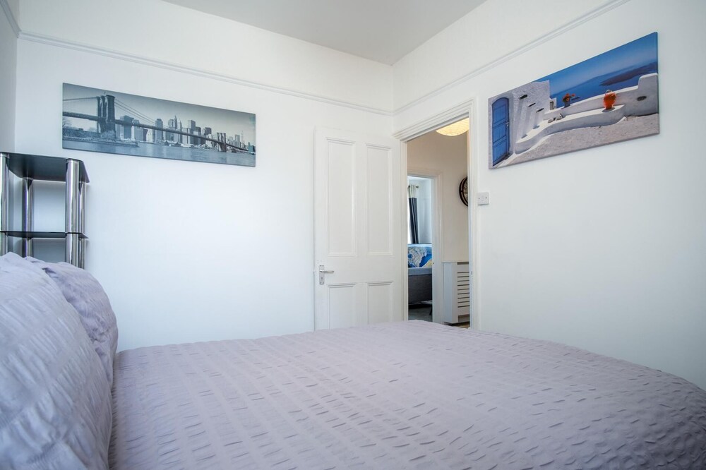 Skyfall - 2 Bedroom Apartment - Milford Haven
