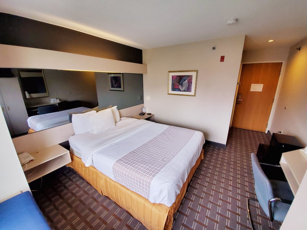 Mount Pleasant Vacations - Americas Best Value Inn Suites Racine - Property Image 32