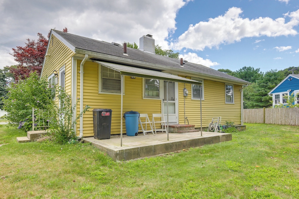 Cozy Cape Cod Cottage < 2 Mi to Beach!