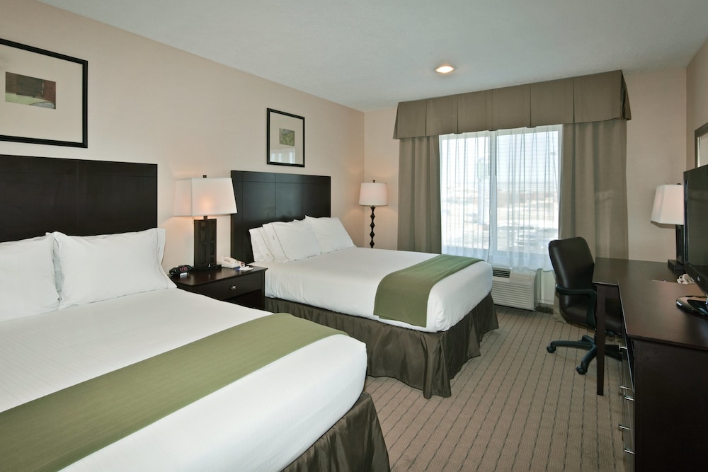 Grants Vacations - Holiday Inn Express Hotel  Suites Grants - Milan, an IHG Hotel - Property Image 17