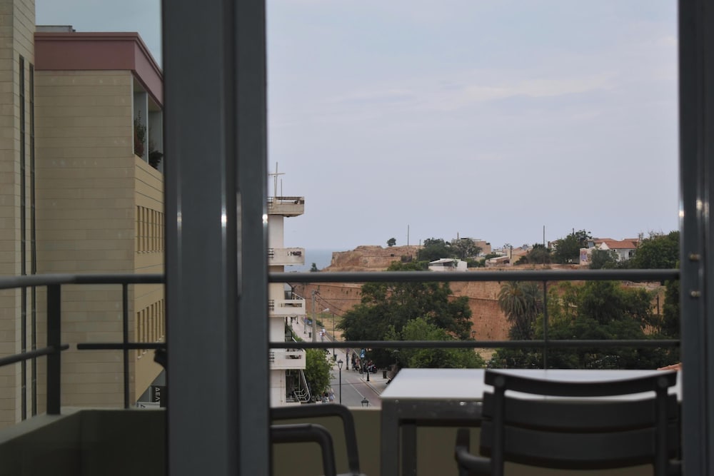 Opsis The CityScape Apartment