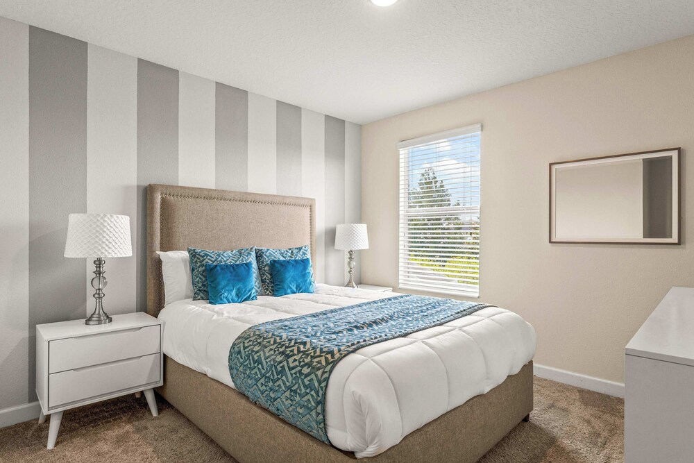 Resort Vibes At Championsgate - Home for 14 With Private Lanai